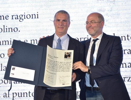 Giordano Stabile che riceve il Premio da Massimo Gramellini